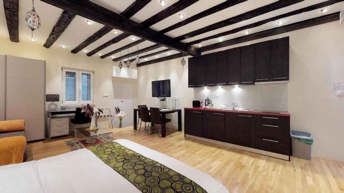Diocletian Studio Apartments Спліт Екстер'єр фото