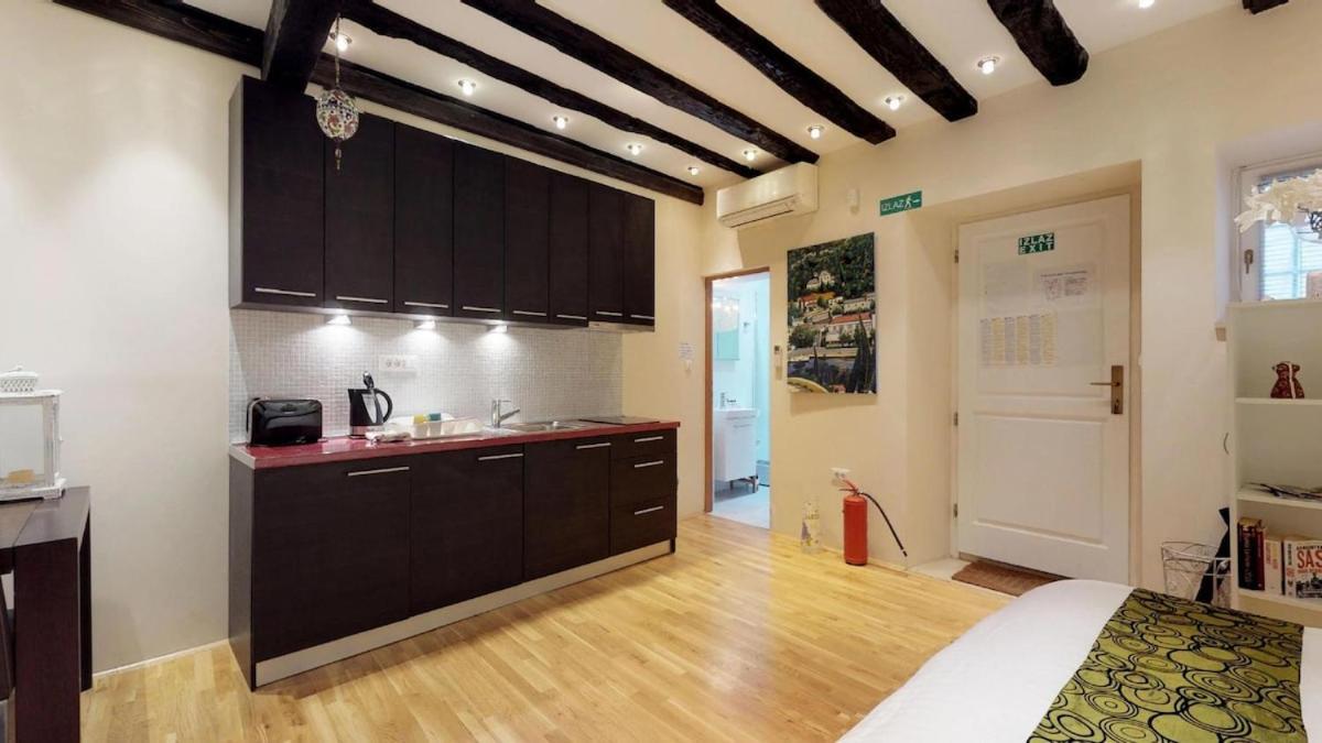Diocletian Studio Apartments Спліт Екстер'єр фото