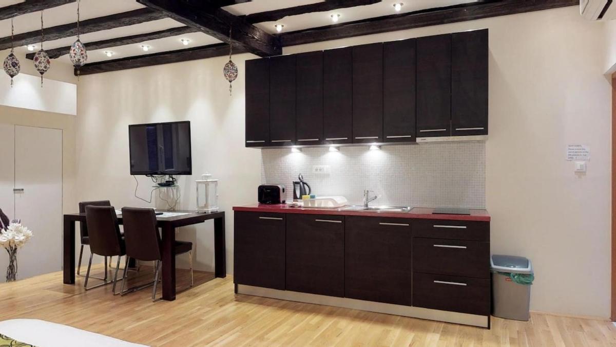 Diocletian Studio Apartments Спліт Екстер'єр фото